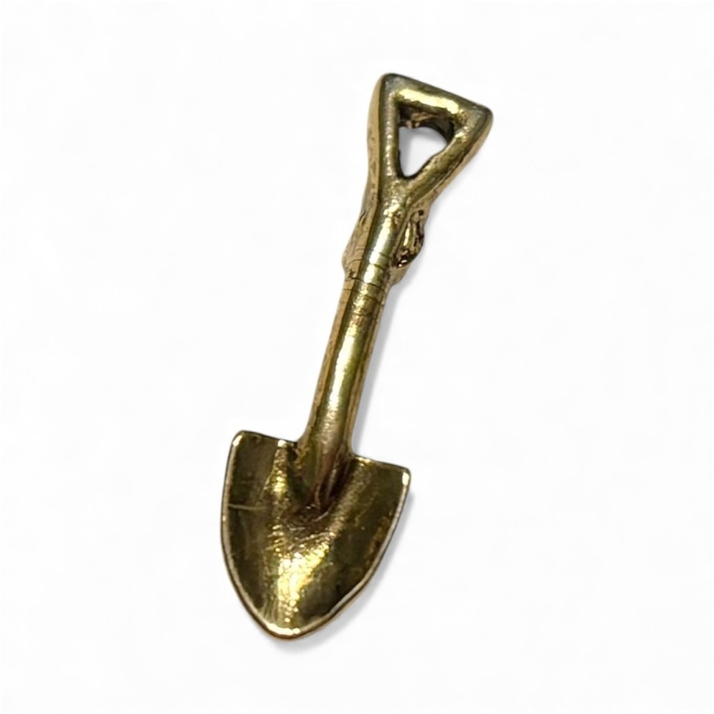 🎒BTS SALE📚 Vintage Gold Tone Shovel Spade Pendant Pin
